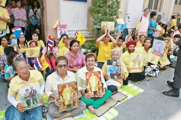 ปีติสองพระองค์พระพักตร์แจ่มใส “ในหลวง-ราชินี” เสด็จฯกลับวังไกลกังวล-ปชช.เปล่งเสียงทรงพระเจริญ