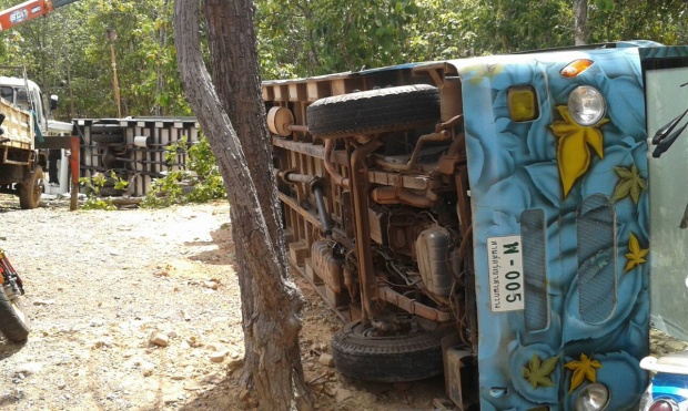 รถรางนำเที่ยวสวนสัตว์ขอนแก่น พุ่งลงเขาชนรถรางอีกคัน ตาย5 เจ็บครึ่งร้อย!