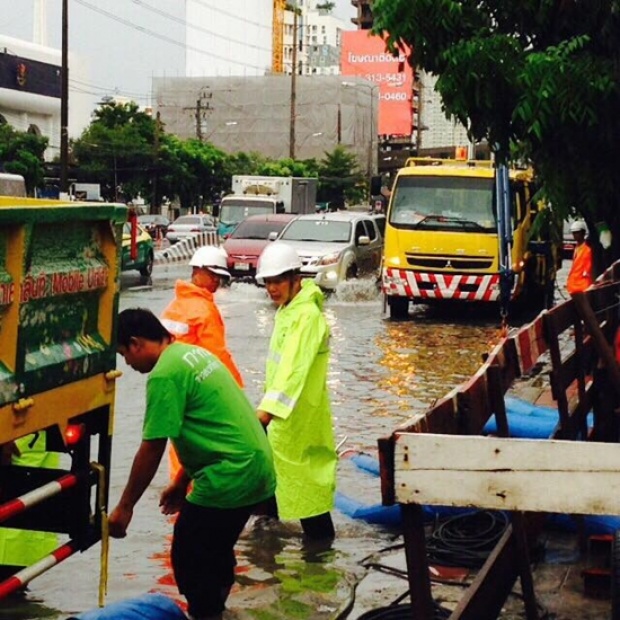 ผู้ว่าฯ ห่วงคนกรุงเจอฝน ขอบคุณเจ้าหน้าที่ ทำงานแม้วันหยุด!!