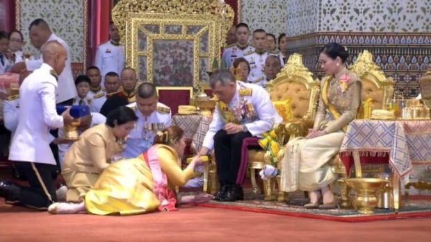 ปีติทั้งแผ่นดิน พระเจ้าอยู่หัว โปรดเกล้าฯ สถาปนา พระฐานันดรศักดิ์ พระบรมวงศ์