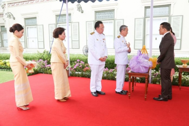 ในหลวง พระราชทานพระบรมราชวโรกาสให้ คุณหญิงพจมาน เข้าเฝ้าฯ