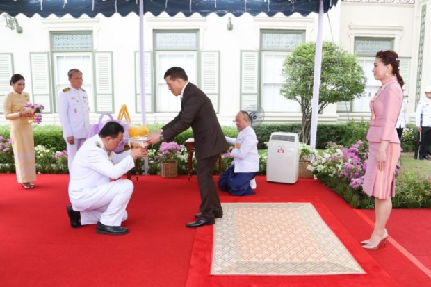 ในหลวง พระราชทานพระบรมราชวโรกาสให้ คุณหญิงพจมาน เข้าเฝ้าฯ