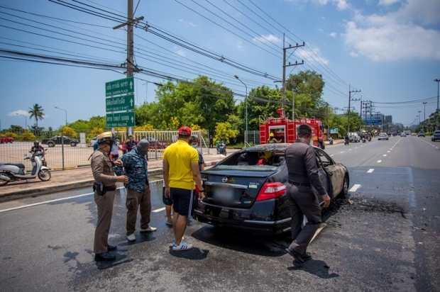 ช็อก!หอบเงินล้านจะไปฝากธนาคาร ไฟลุกไหม้รถถูกเผาวอด