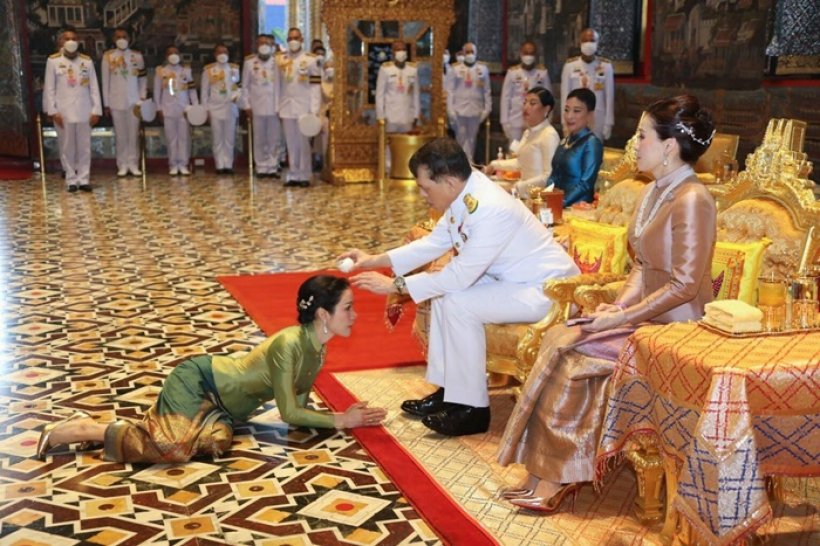 ในหลวง พระราชทานน้ำพระมหาสังข์เพชรน้อย แก่พระราชธิดา-เจ้าคุณพระ