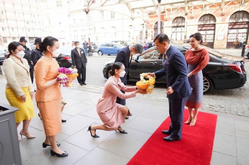 ในหลวง พระราชินี เสด็จฯ ถึงสหราชอาณาจักร ร่วมพระราชพิธีบรมราชาภิเษกคิงชาร์ลส์ที่ 3