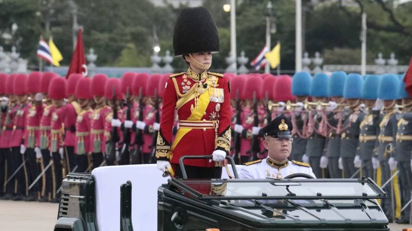 ประมวลภาพ พระราชินี ทรงร่วมซ้อมพิธีสวนสนามและถวายสัตย์ฯ