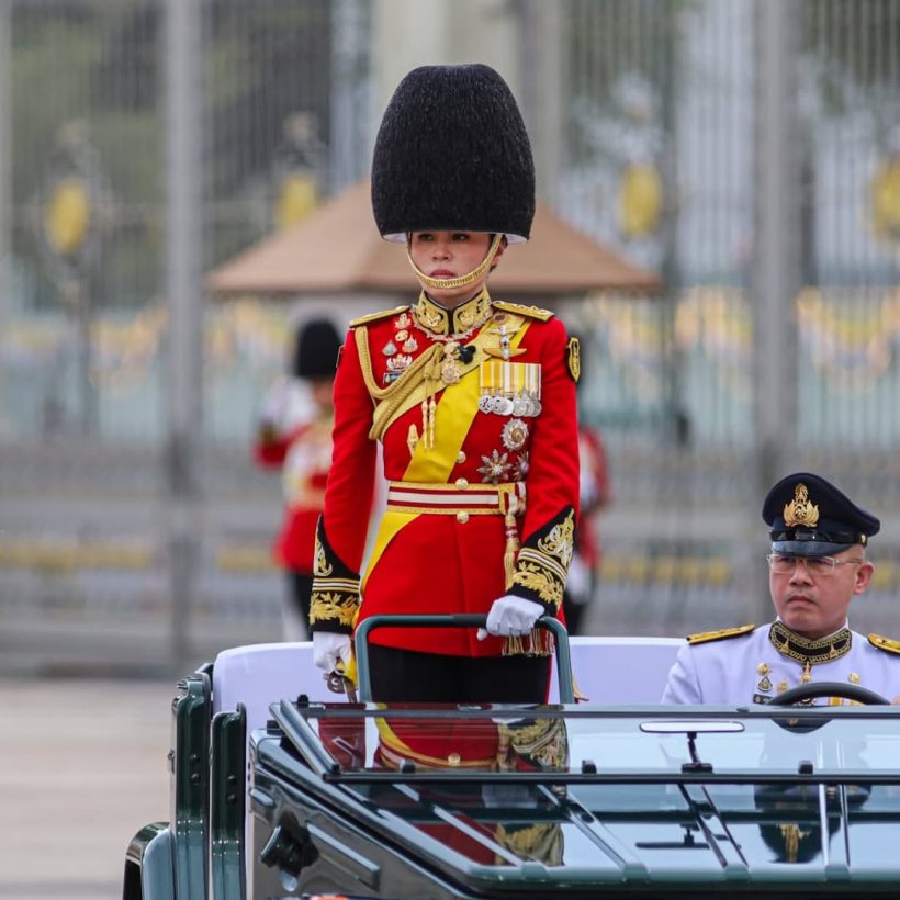 ประมวลภาพ พระราชินี ทรงร่วมซ้อมพิธีสวนสนามและถวายสัตย์ฯ