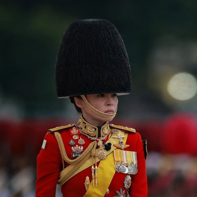 ประมวลภาพ พระราชินี ทรงร่วมซ้อมพิธีสวนสนามและถวายสัตย์ฯ