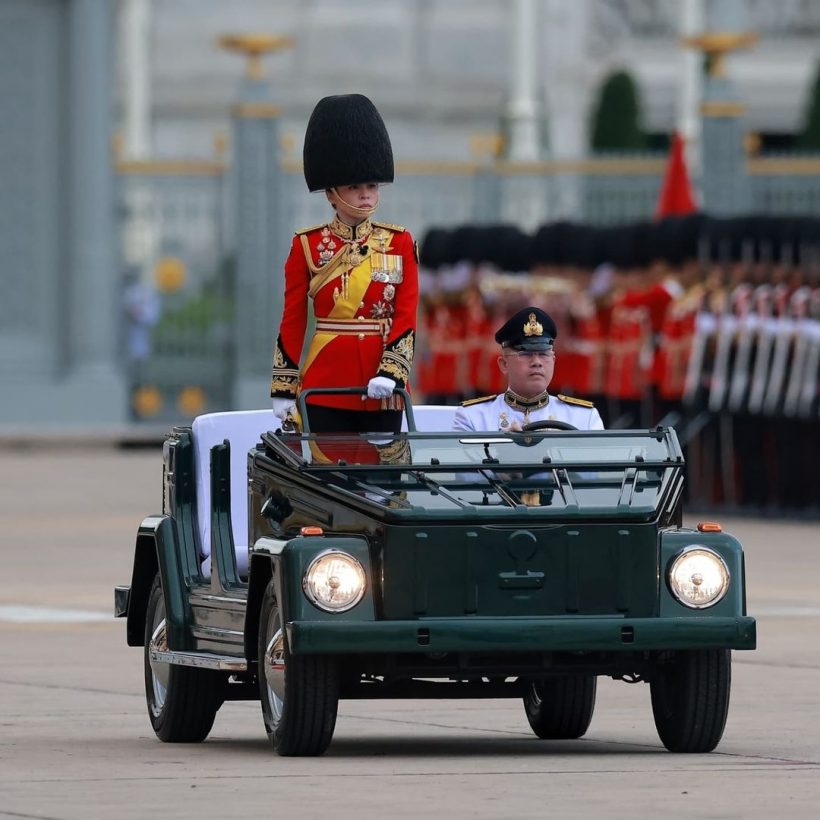 ประมวลภาพ พระราชินี ทรงร่วมซ้อมพิธีสวนสนามและถวายสัตย์ฯ