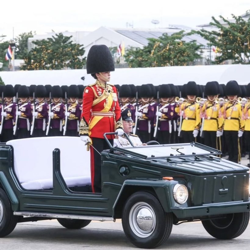 ประมวลภาพ พระราชินี ทรงร่วมซ้อมพิธีสวนสนามและถวายสัตย์ฯ