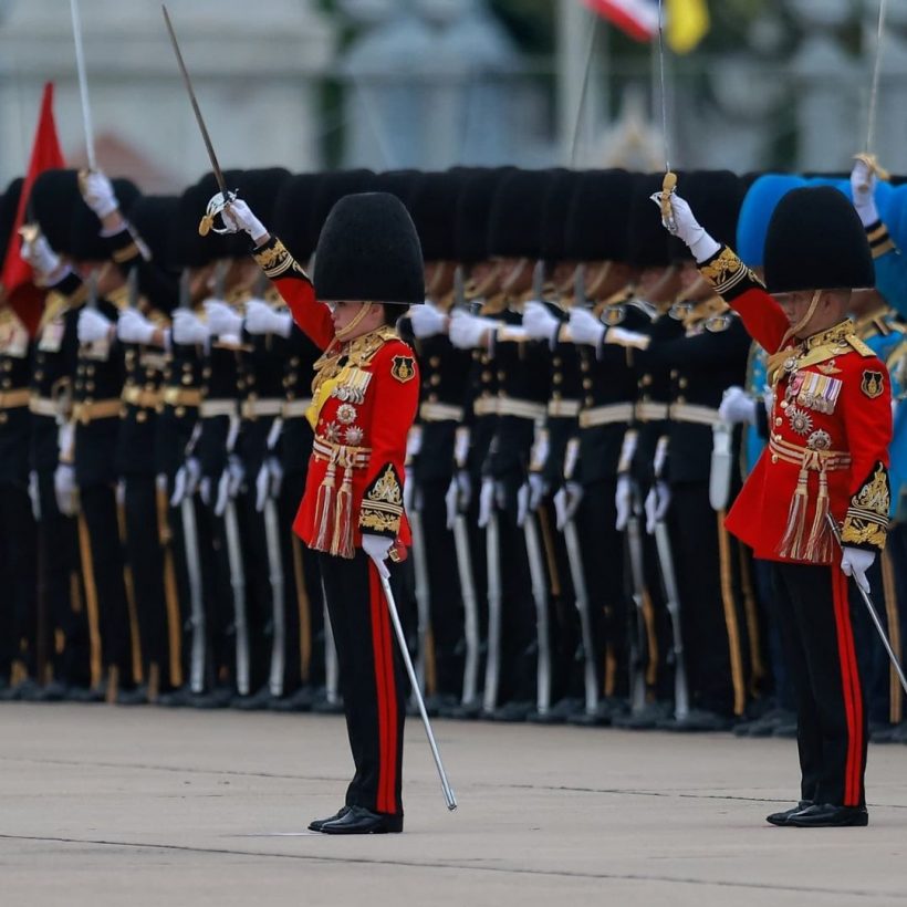 ประมวลภาพ พระราชินี ทรงร่วมซ้อมพิธีสวนสนามและถวายสัตย์ฯ