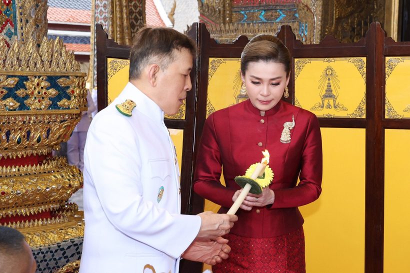 ประมวลภาพ ในหลวง-พระราชินี เสด็จฯ บำเพ็ญพระราชกุศลวิสาขบูชา