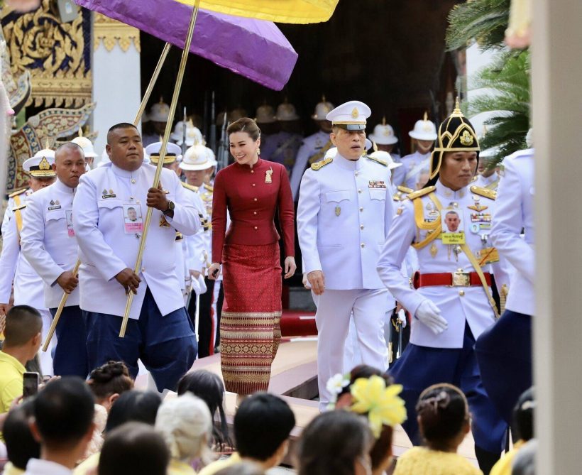 ประมวลภาพ ในหลวง-พระราชินี เสด็จฯ บำเพ็ญพระราชกุศลวิสาขบูชา