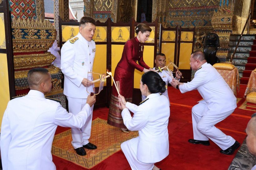 ประมวลภาพ ในหลวง-พระราชินี เสด็จฯ บำเพ็ญพระราชกุศลวิสาขบูชา