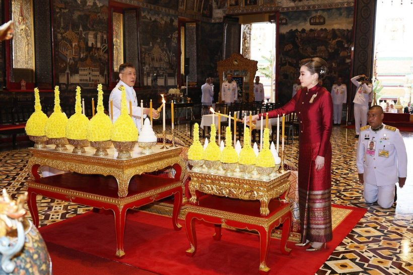 ประมวลภาพ ในหลวง-พระราชินี เสด็จฯ บำเพ็ญพระราชกุศลวิสาขบูชา