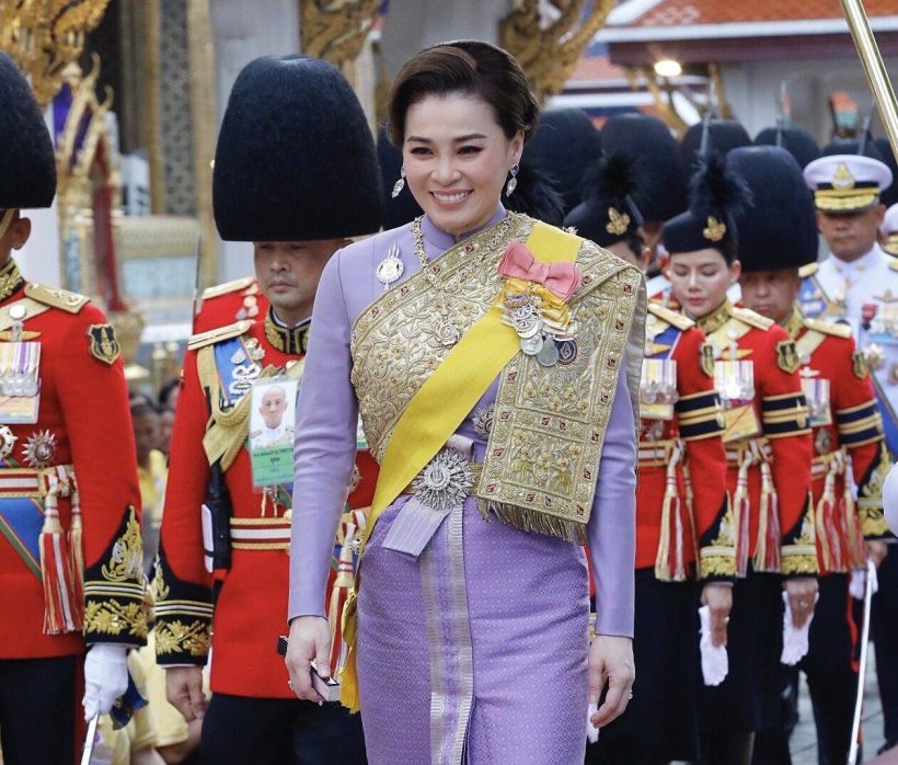 ในหลวง-พระราชินี เสด็จฯ พระราชพิธีเฉลิมพระชนมพรรษา 47 พรรษา