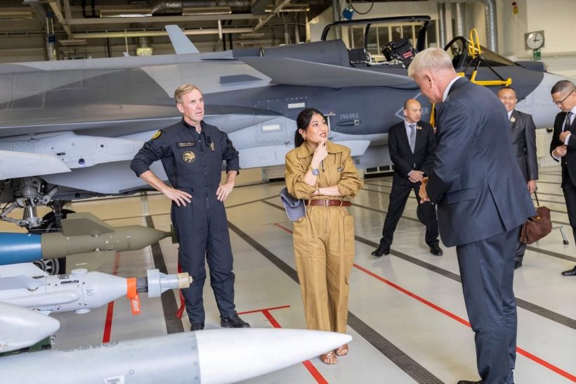 สมเด็จเจ้าฟ้าฯ เสด็จเยือนศูนย์ทดสอบบิน Gripen ณ สวีเดน ด้วยพระองค์เอง