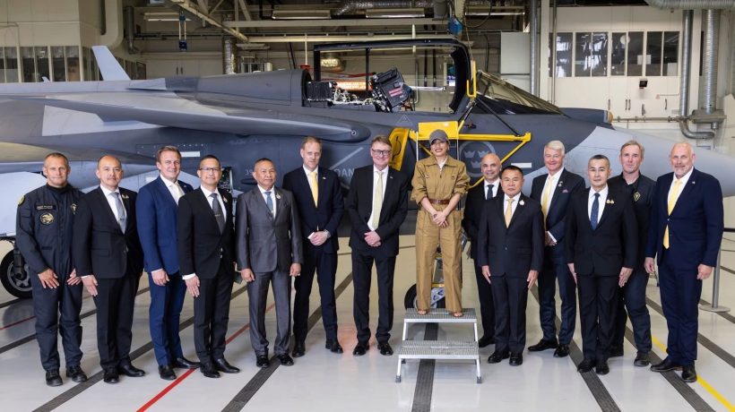 สมเด็จเจ้าฟ้าฯ เสด็จเยือนศูนย์ทดสอบบิน Gripen ณ สวีเดน ด้วยพระองค์เอง