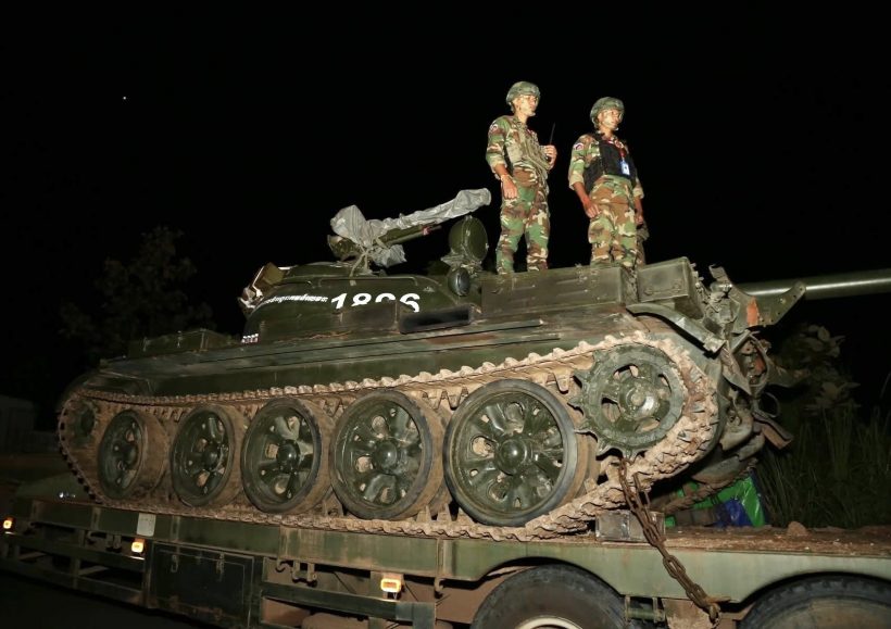 ปิดฉากความขัดแย้งยาวนาน ทหารเขมรชุดแรกเริ่มถอนอาวุธกลางดึก