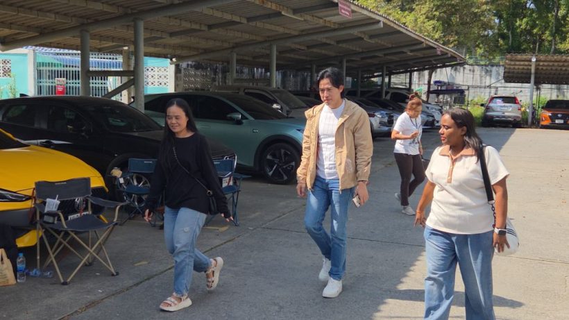 ไอซ์ สารวัตร เข้าพบพนักงานสอบสวน พร้อมโทรศัพท์นัทปง