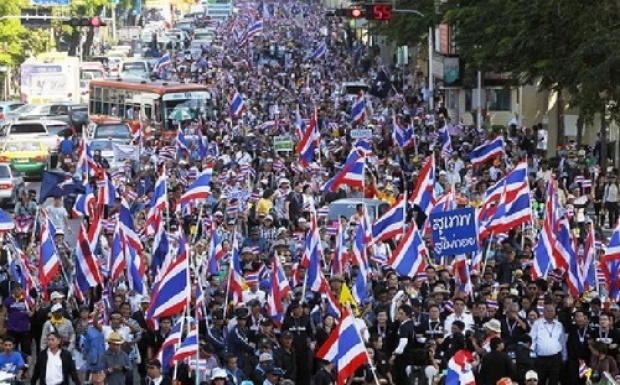 สื่อตปท.วิเคราะห์เมืองไทยวุ่นไม่จบแม้ยุบสภา ชี้เกิดสุญญากาศการเมือง