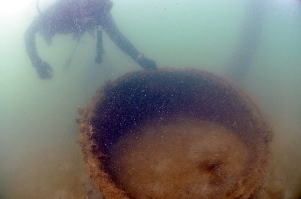 นักโบราณคดีใต้น้ำดำสำรวจซากเรือรบโบราณ สมัยสงครามโลกครั้งที่ 2 