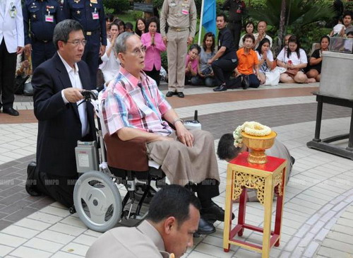 ในหลวงเสด็จทอดพระเนตรสวนสุขภาพ 