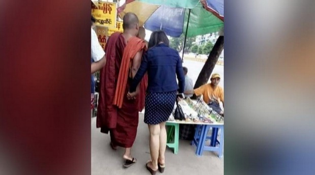 เช็กก่อนแชร์ : ภาพพระจูงมือหญิงสาว เหมาะสมหรือไม่?