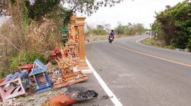 โค้งสุดสะพรึง! ศาลพระภูมิเก่าถูกทิ้งนับพัน ชาวบ้านบอกผวา!!