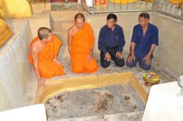 เจ้าอาวาสพาชมลีลาวดี 100ปี 100ต้น โขดหินน้ำผุดไม่แห้งในวัดพระบาทแม่ไทย