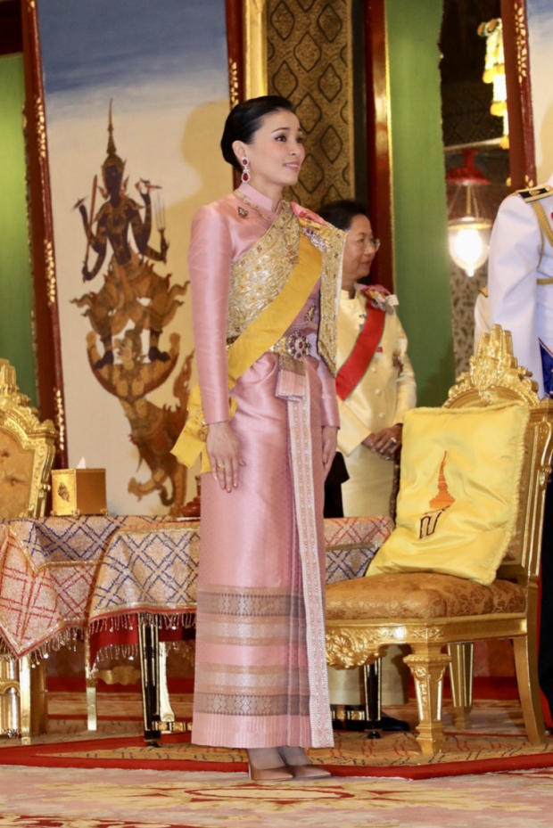 เปิดภาพประทับใจ “สมเด็จพระนางเจ้าฯ พระบรมราชินี” ในการพระราชพิธีบรมราชาภิเษก