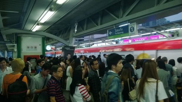 “ผู้ใช้ BTS - ผู้ใช้ MRT” เตรียมเฮ! รัฐสั่ง “ปรับลดราคาค่าโดยสารทั้งระบบ” 1 เดือน    