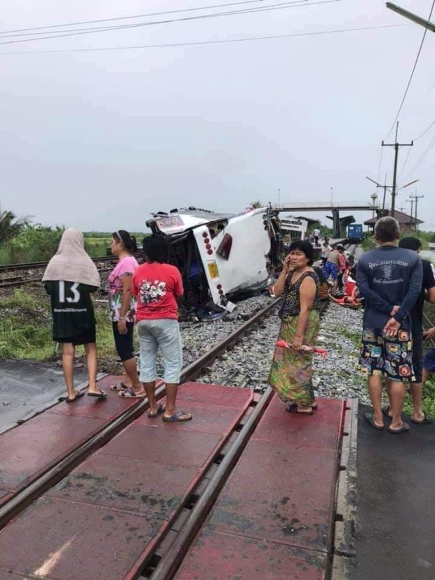  คาดเหตุสลด รถไฟชนรถบัสคณะสายบุญ-ผู้รอดชีวิตเล่านาทีก่อนชน