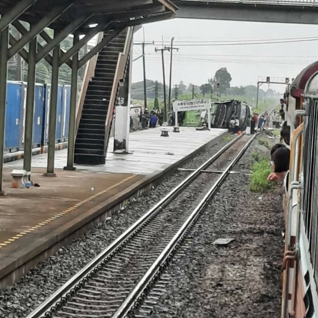  คาดเหตุสลด รถไฟชนรถบัสคณะสายบุญ-ผู้รอดชีวิตเล่านาทีก่อนชน