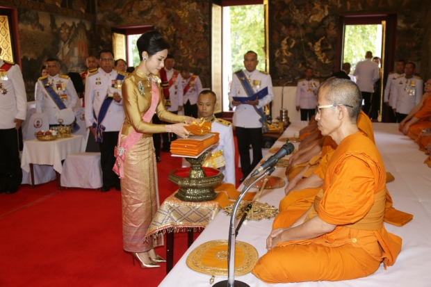 เจ้าคุณพระสินีนาฏฯ เป็นผู้แทนพระองค์ถวายผ้าพระกฐิน วัดสุวรรณดาราราม