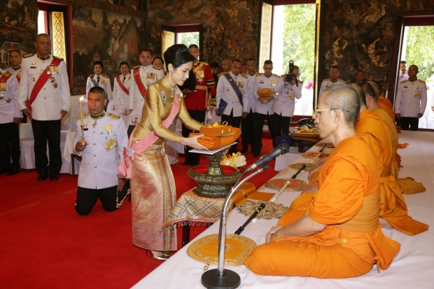 เจ้าคุณพระสินีนาฏฯ เป็นผู้แทนพระองค์ถวายผ้าพระกฐิน วัดสุวรรณดาราราม