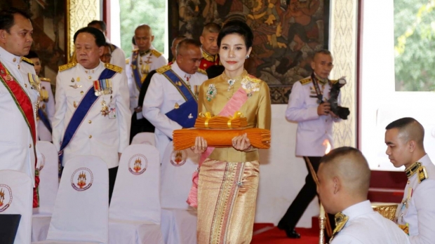 เจ้าคุณพระสินีนาฏฯ เป็นผู้แทนพระองค์ถวายผ้าพระกฐิน วัดสุวรรณดาราราม