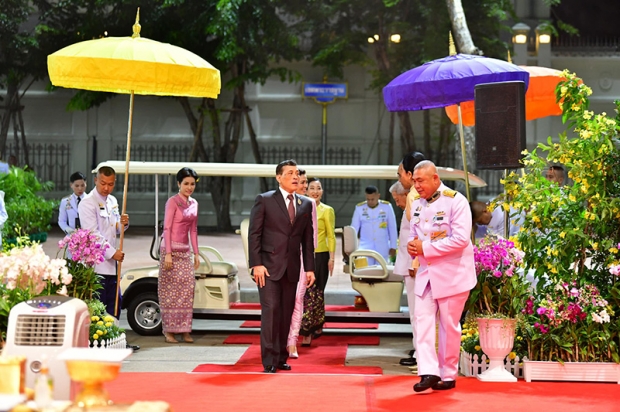 ในหลวง - พระราชินี เสด็จฯ พิธีสวดเจริญมหามงคล พร้อมด้วย เจ้าคุณพระสินีนาฏ