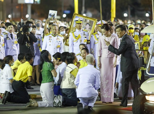 ในหลวง - พระราชินี เสด็จฯ พิธีสวดเจริญมหามงคล พร้อมด้วย เจ้าคุณพระสินีนาฏ