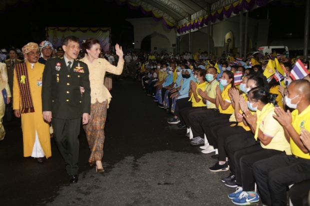 ในหลวง พระราชินี ทรงประกอบพิธีดูอาร์ขอพร ร่วมกับชาวไทยมุสลิม จ.ปัตตานี 