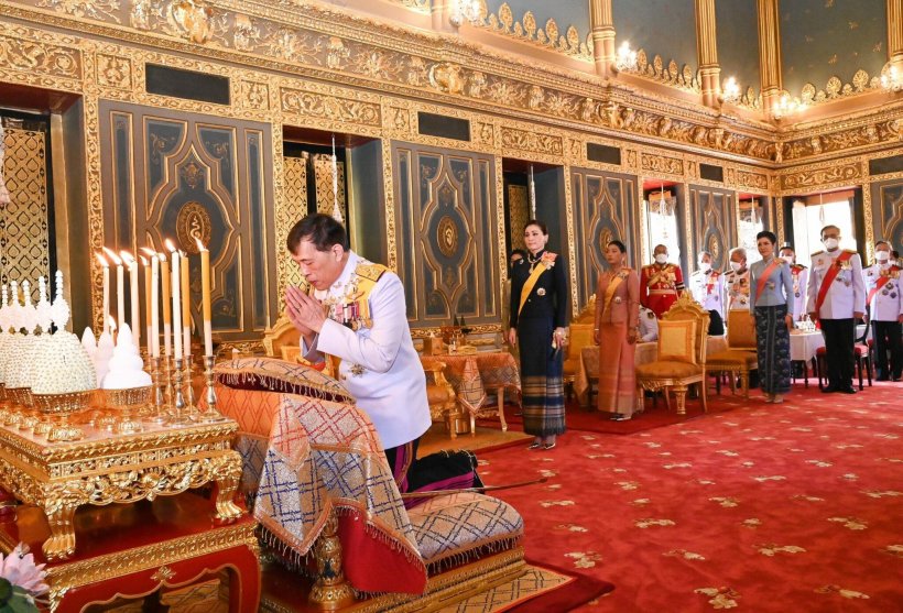 ในหลวง-พระราชินี ทรงบำเพ็ญพระราชกุศลถวายผ้าพระกฐิน วัดราชบพิธฯ