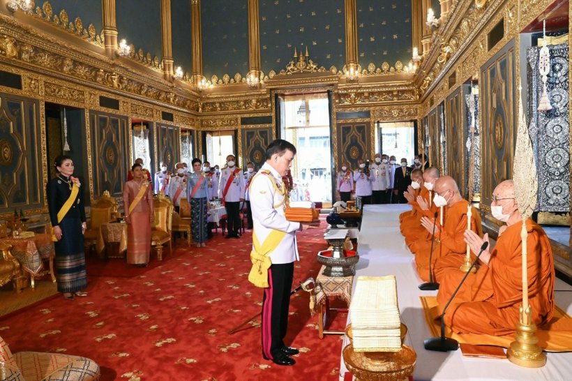 ในหลวง-พระราชินี ทรงบำเพ็ญพระราชกุศลถวายผ้าพระกฐิน วัดราชบพิธฯ