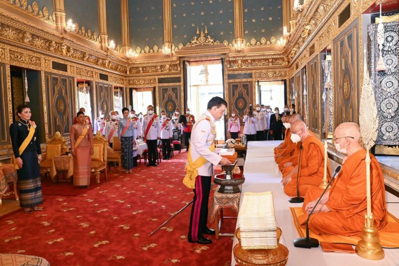 ในหลวง-พระราชินี ทรงบำเพ็ญพระราชกุศลถวายผ้าพระกฐิน วัดราชบพิธฯ