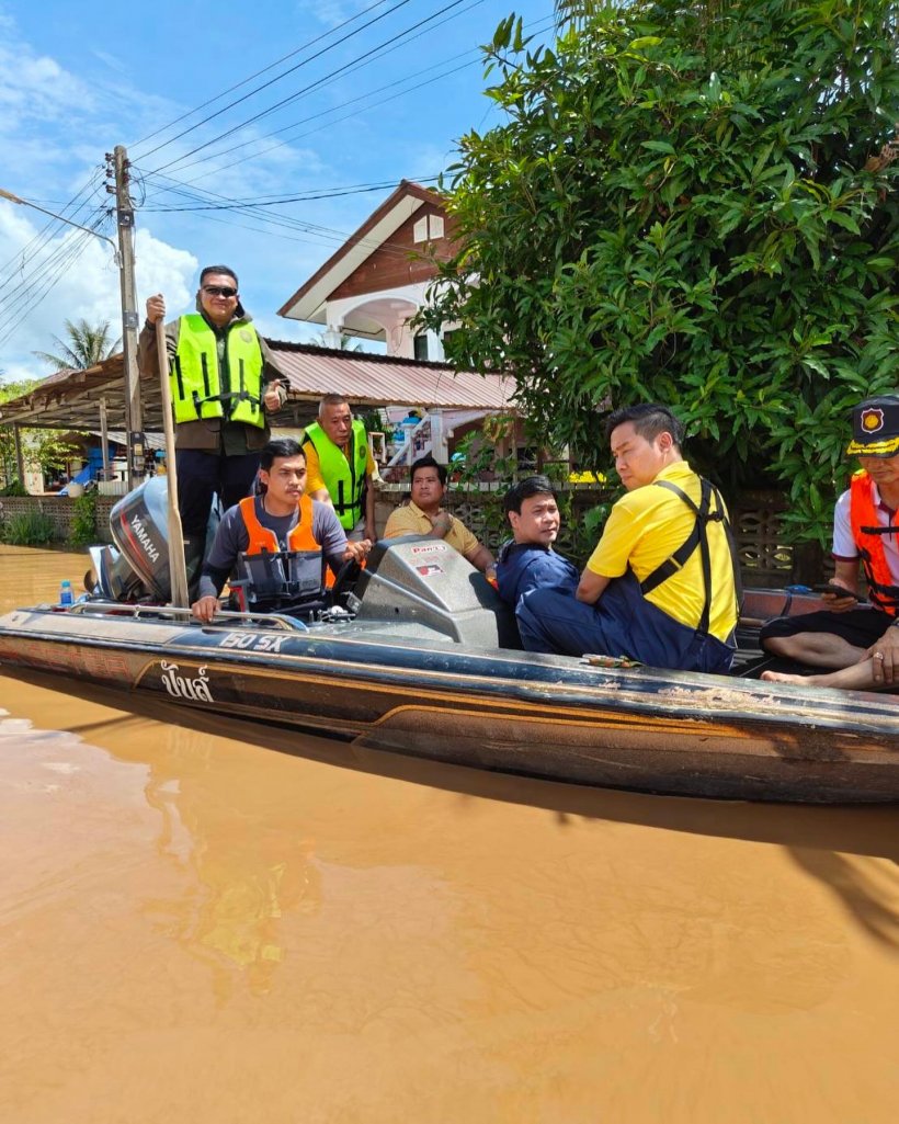  ประชาชนให้กำลังใจ ท่านอ้น หลังลุยน้ำท่วมจ.เชียงราย