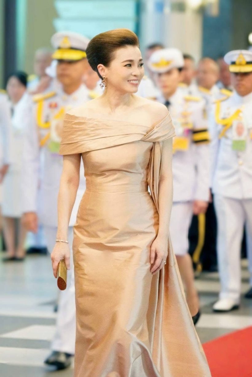 ทรงพระสิริโฉม พระราชินี เสด็จทอดพระเนตรกาชาดคอนเสิร์ตครั้งที่ 51