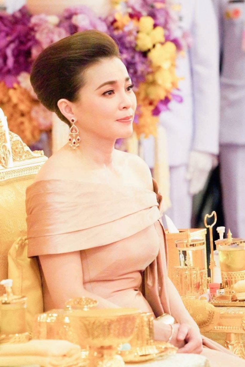 ทรงพระสิริโฉม พระราชินี เสด็จทอดพระเนตรกาชาดคอนเสิร์ตครั้งที่ 51
