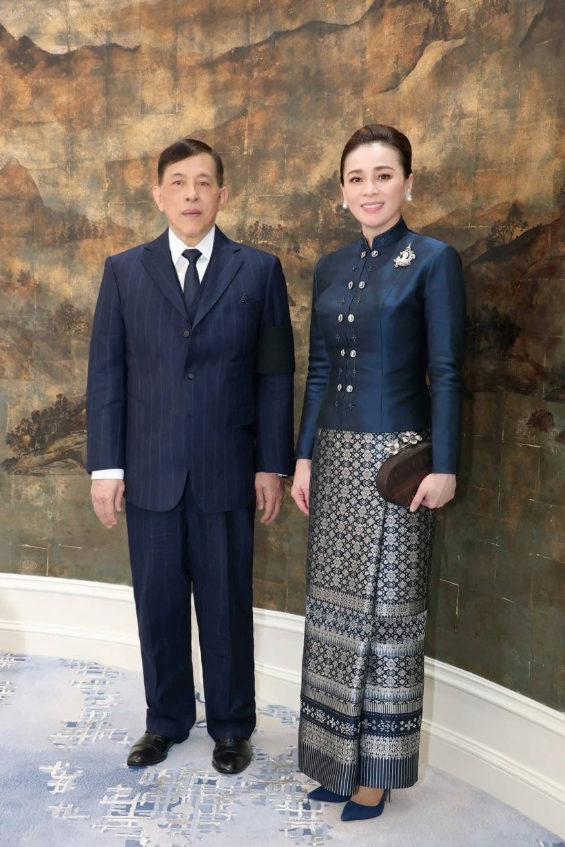 พระเจ้าอยู่หัว พระราชินี พระราชทาน บัตรอวยพรปีใหม่ 2569