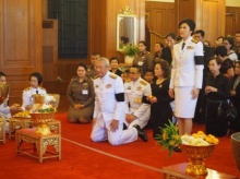 ยิ่งลักษณ์ ร่วมสรงน้ำถวายราชสักการะพระบาทสมเด็จพระเจ้าอยู่หัวภูมิพลอดุลยเดช