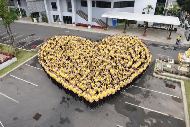 สุดประทับใจ เทศบาลนครอุดรธานีกว่า500คน รวมพลังทำหัวใจสีเหลือง