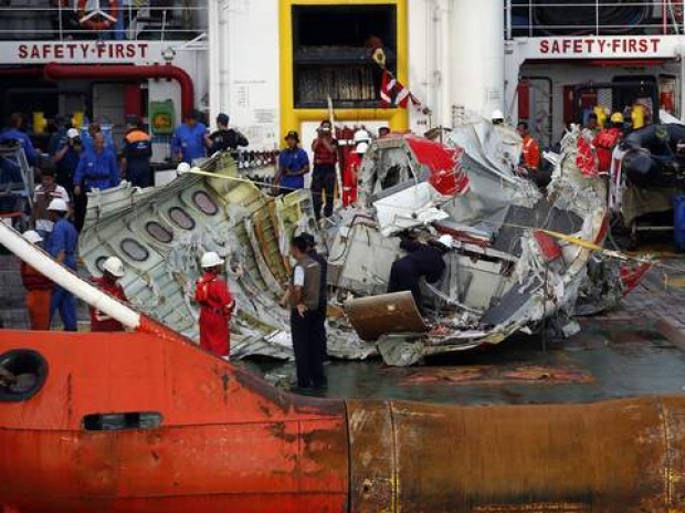 ผู้เชี่ยวชาญเผย!!! QZ8501 ระเบิดก่อนตกทะเล!!
